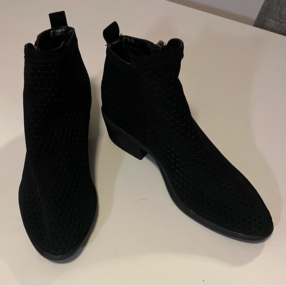 JC black ankle bootie size 7.5